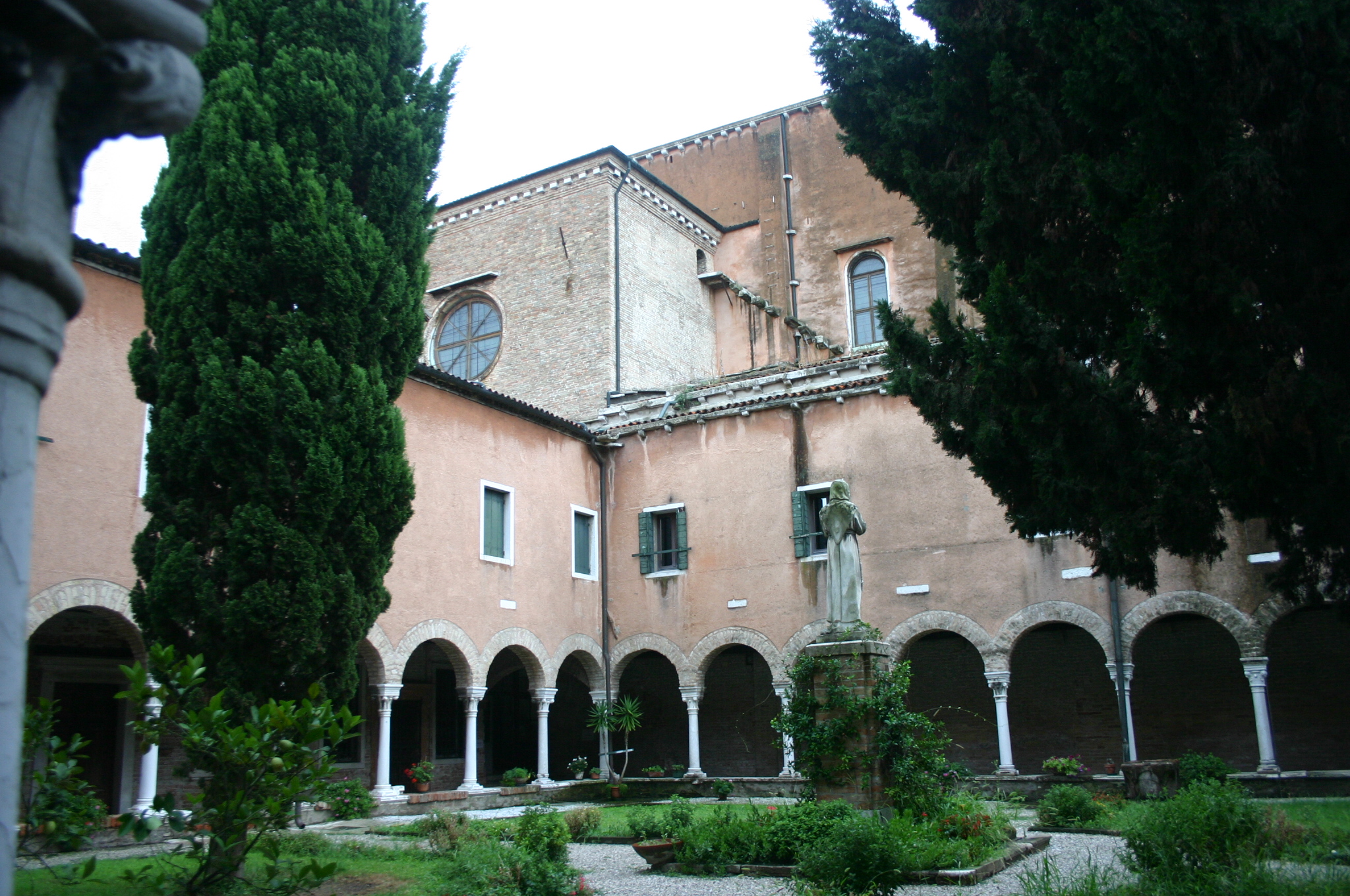 Cover Orti e chiostri di San Francesco della Vigna