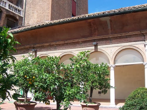 Cover Castello Estense, Il giardino e la loggia degli aranci